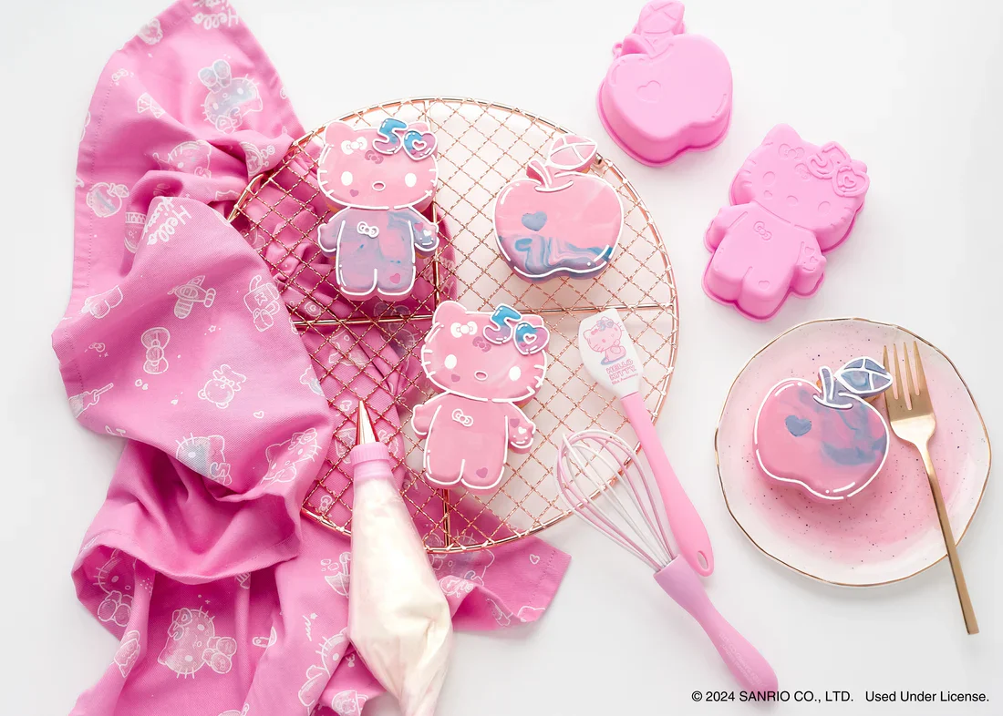 Hello Kitty 50th Anniversary Kitchen Towel and Potholder Set - Image 3