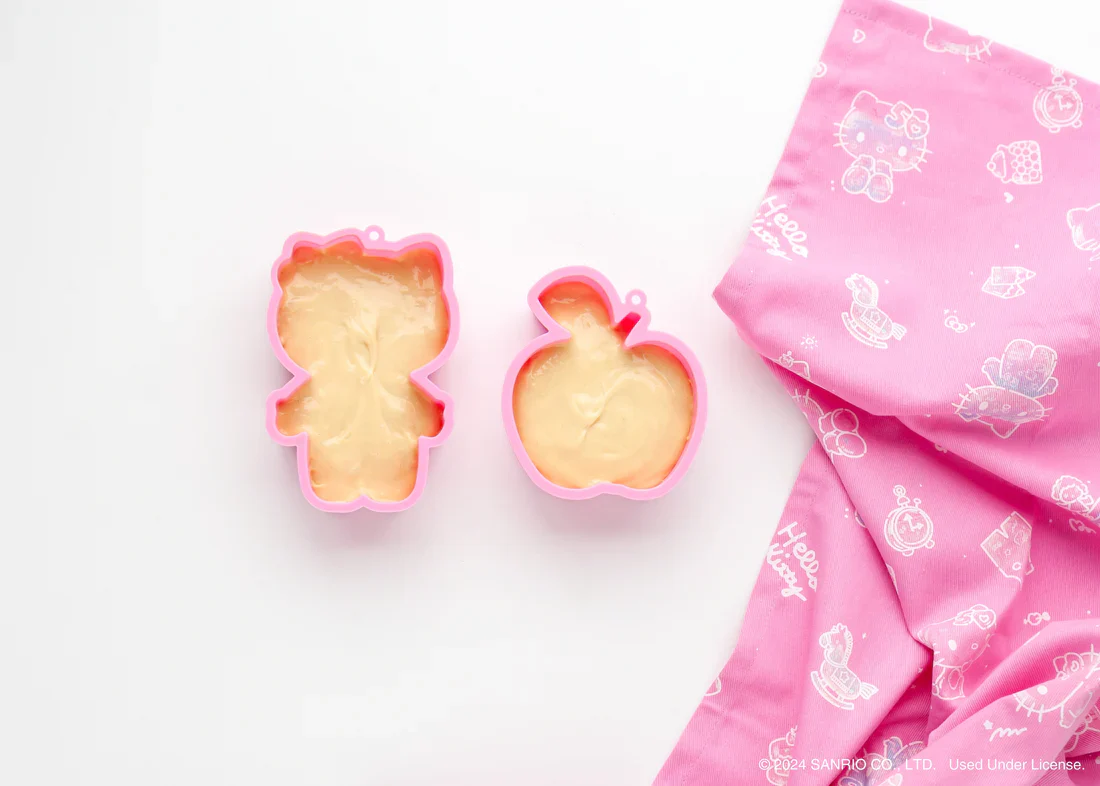 Hello Kitty 50th Anniversary Mini Cake Making Set - Image 3